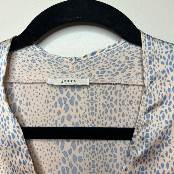 JODIFL Cream and Blue Printed Top Size L - Picture 3 of 8